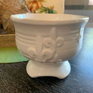 Ceramic white planter/pot/bowl